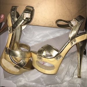 Beautiful sexy Bebe Heels wood gold platform 8